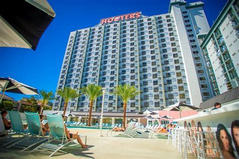 hooter casino hotel review.